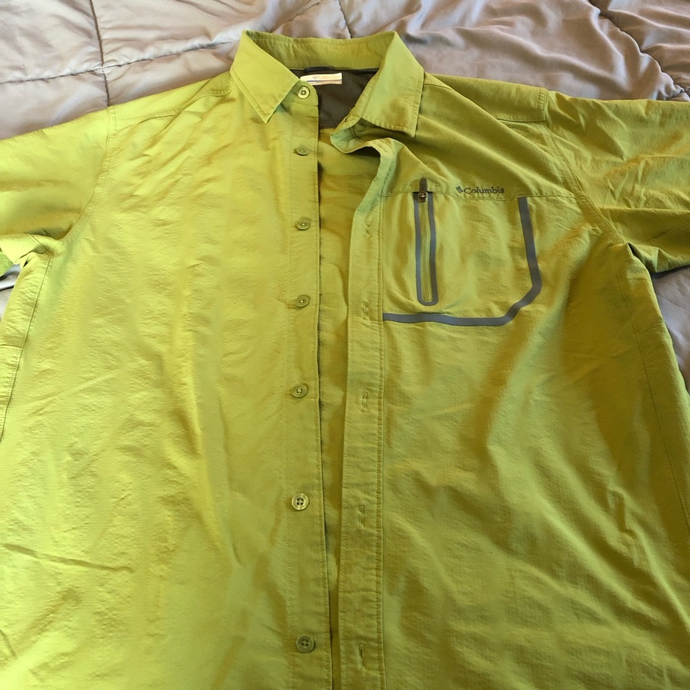 SALE!!! Columbia fishing shirt—size large in green and in excellent condition)
